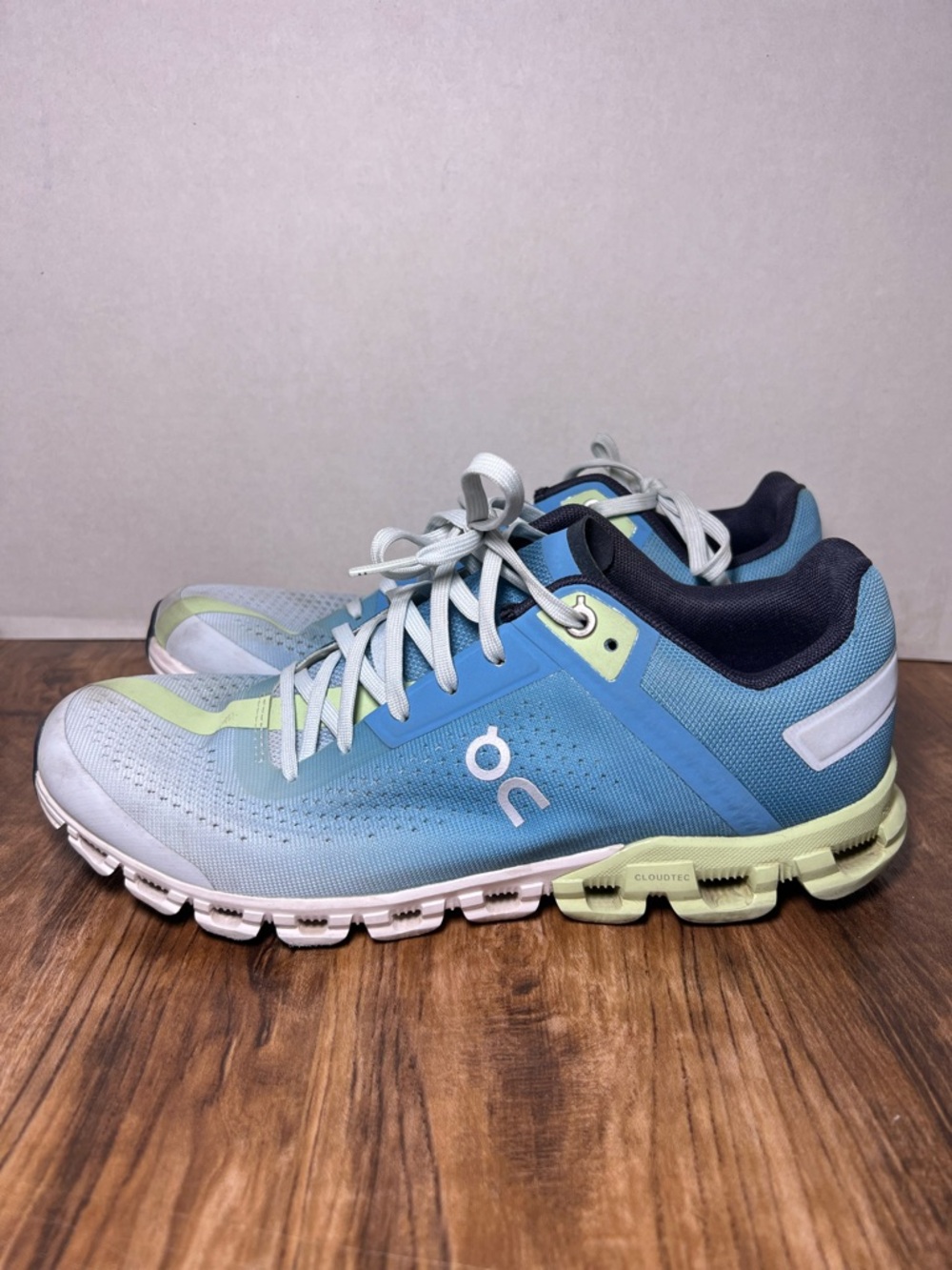 On Cloudflow Shoes Womens Size 8.5 CloudTec Running Lightweight Sneakers